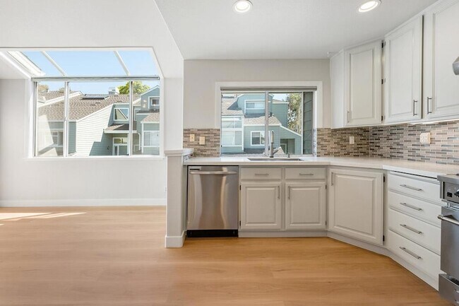 Building Photo - 845 Columbia Cir