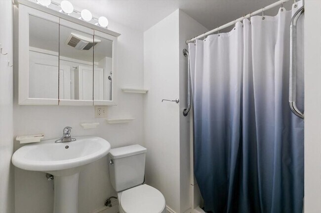 Building Photo - 20 Claflin Rd