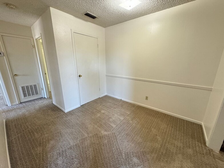 Building Photo - 4308 Lake Rd