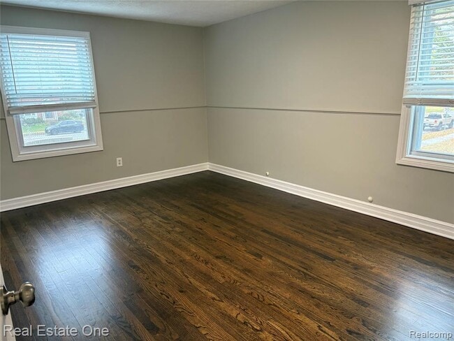 Building Photo - 1601 E 4th St