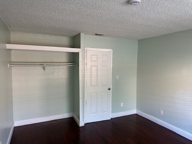 Building Photo - Tracy 4 Bedroom 2 Bathroom Home with a pool