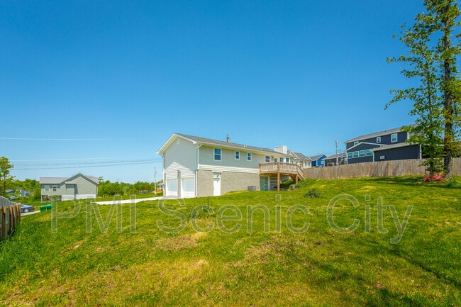 Building Photo - 8128 Fallen Maple Dr