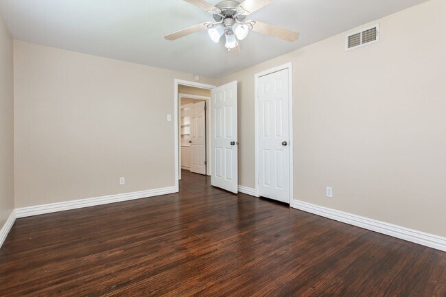Building Photo - Updated 4-Bedroom, 2-Bath Home in RISD