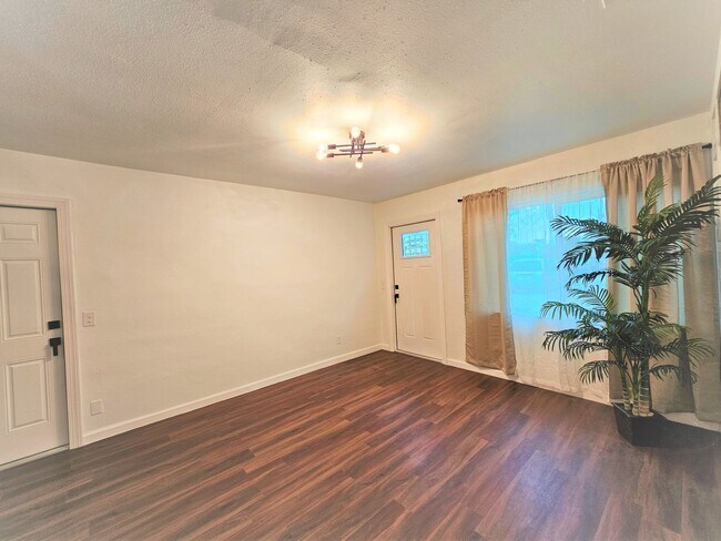 Building Photo - 261 6th Ct SW