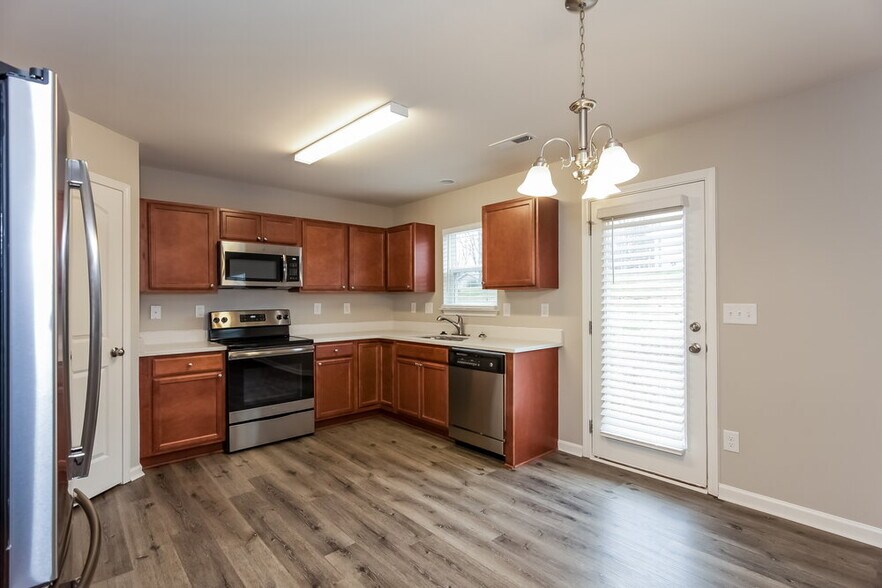Building Photo - 9009 Sharpes Cir