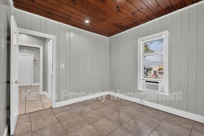Building Photo - 887 7th St