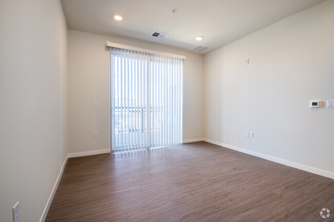 1BR, 1BA - 746SF - The Landing at 818