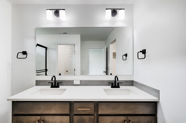 Building Photo - 3069 S Trafori Ave