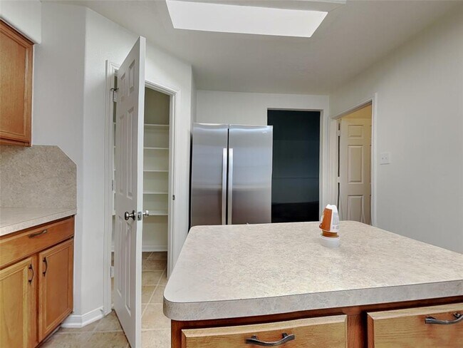 Building Photo - 2407 Aspen Dale Dr