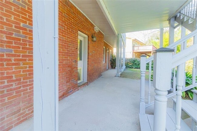 Building Photo - 721 Smithstone Rd SE