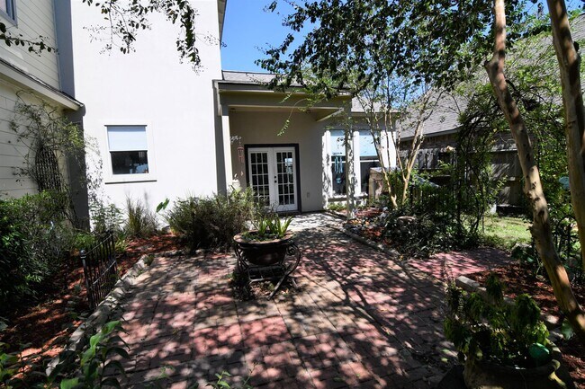 Building Photo - Zachary School District!  Trendy, 3 bedroom, 2.5 bath home in coveted Marshall Bonds Subdv