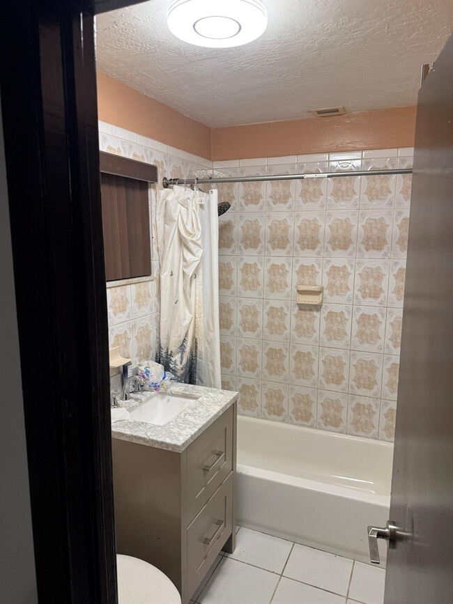 Building Photo - 429 NW 15th Ave