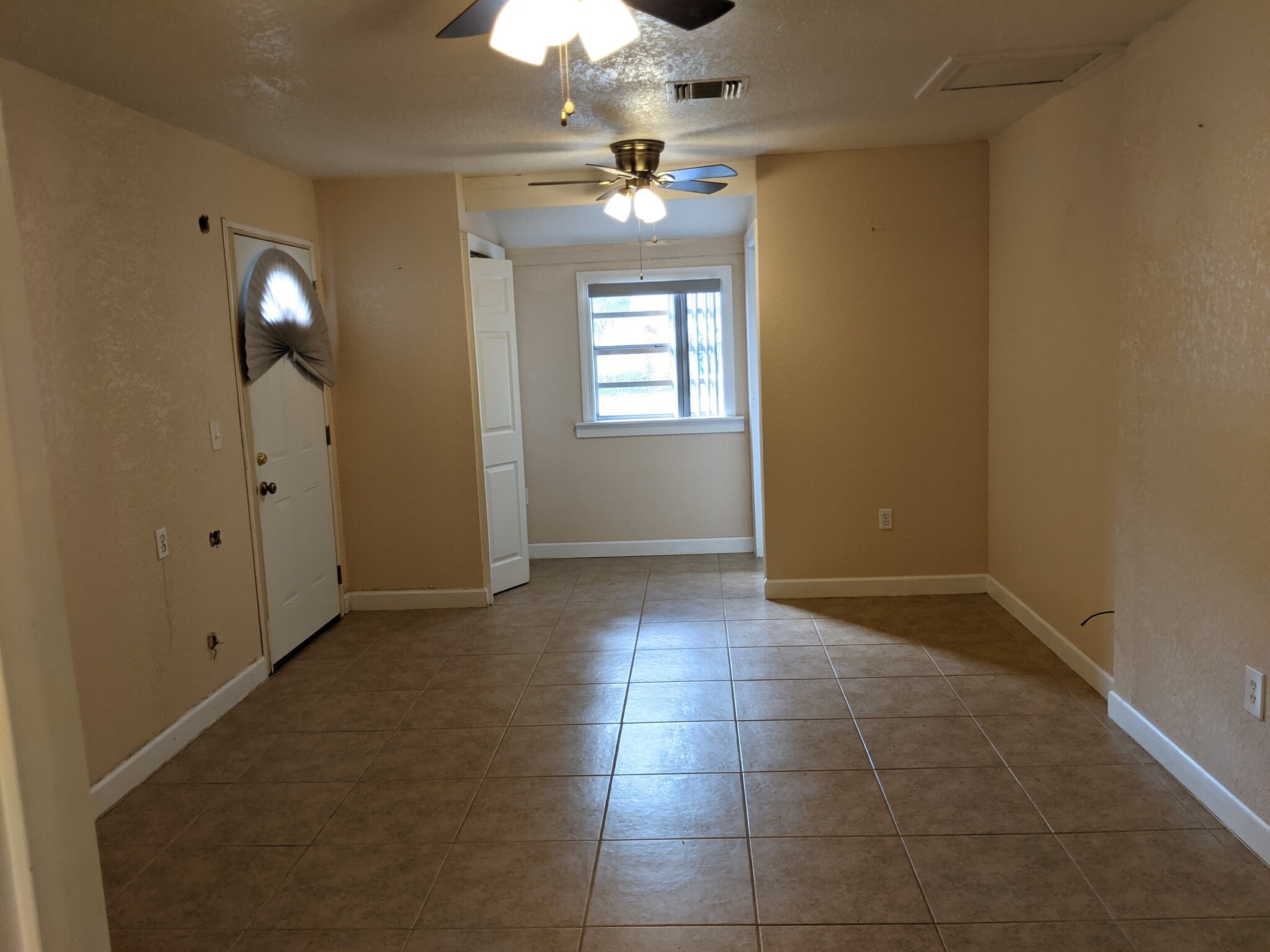 Building Photo - 2601 Bonneville Dr