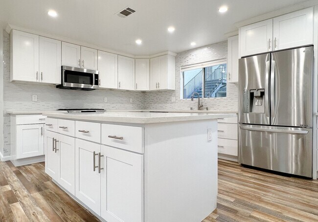 Building Photo - 345 N Florence St