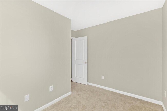 Building Photo - 38 Diopside Dr