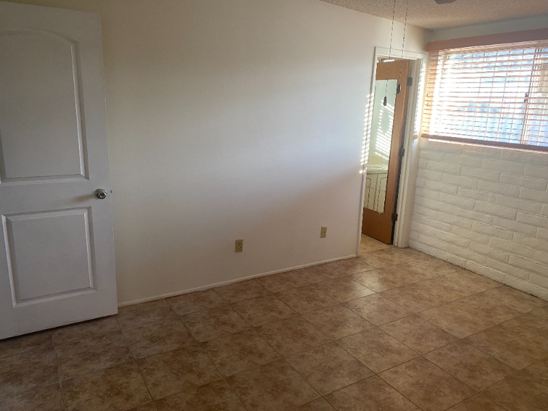 Building Photo - 1021 W Edgewater Dr