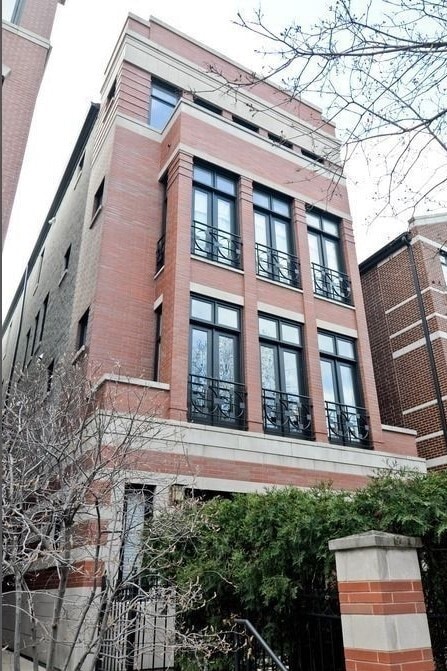 Primary Photo - 2850 N Burling St
