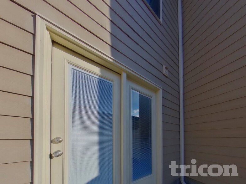 Building Photo - 4009 Commons Dr