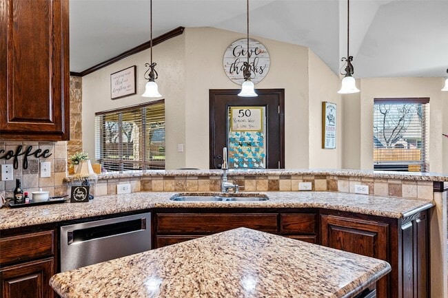 Building Photo - 8918 N Longwood Dr