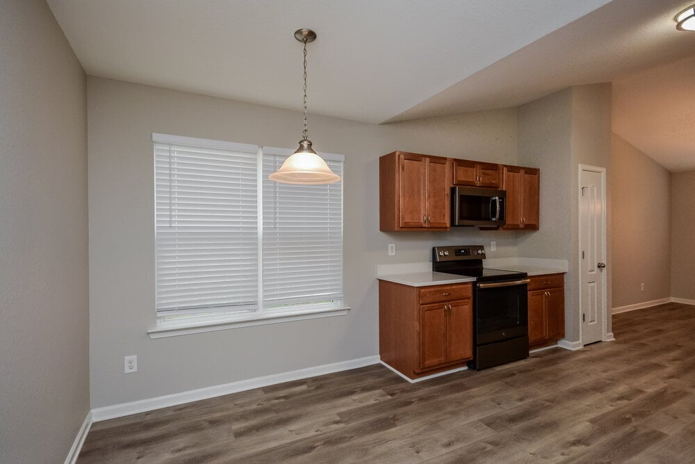 Building Photo - 245 Lakeside Point