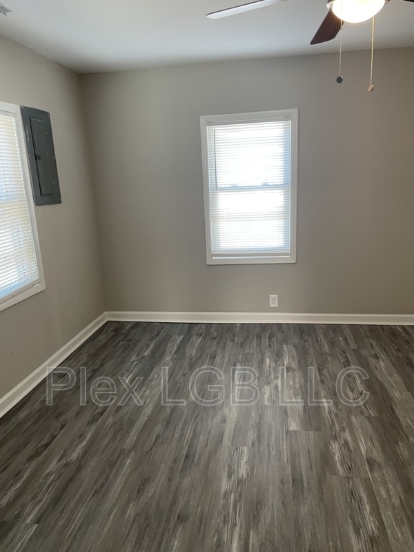 Building Photo - 110 Oak Ln