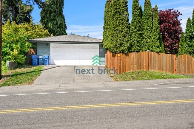 Building Photo - Charming 3-Bed, 2-Bath Remodeled Home in Prime Edmonds Location!