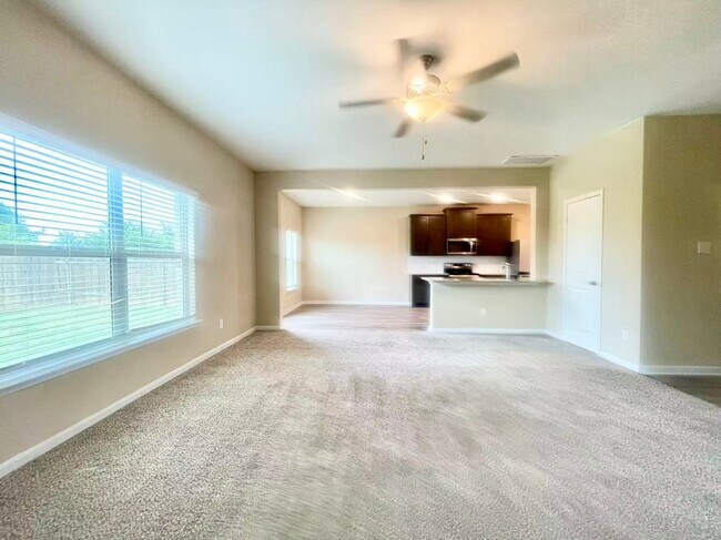 Building Photo - 1702 Sandalwood Way