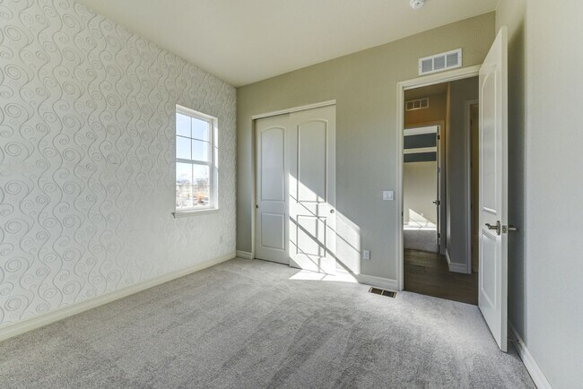 Building Photo - Breathtaking 4 Bedroom 3 Bedroom Ranch Style Home with Finished Basement!!