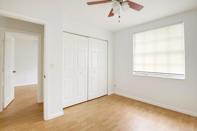 Building Photo - 6420 Park Lake Cir