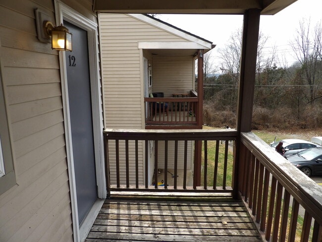 Building Photo - 35 Ashwood Ct