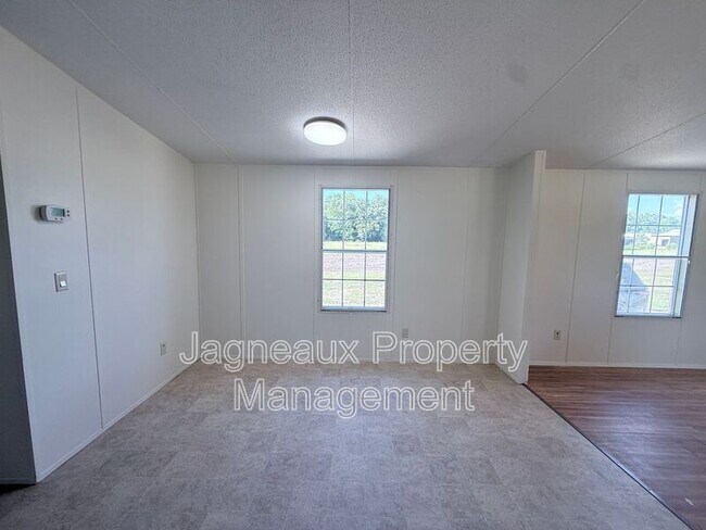 Building Photo - 840 Sim Portie Rd
