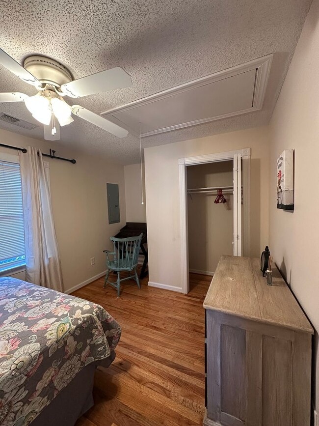 Building Photo - 2 Bed 2 Bath Fully Furnished Home