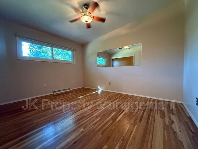 Building Photo - 1015 Carlos Dr