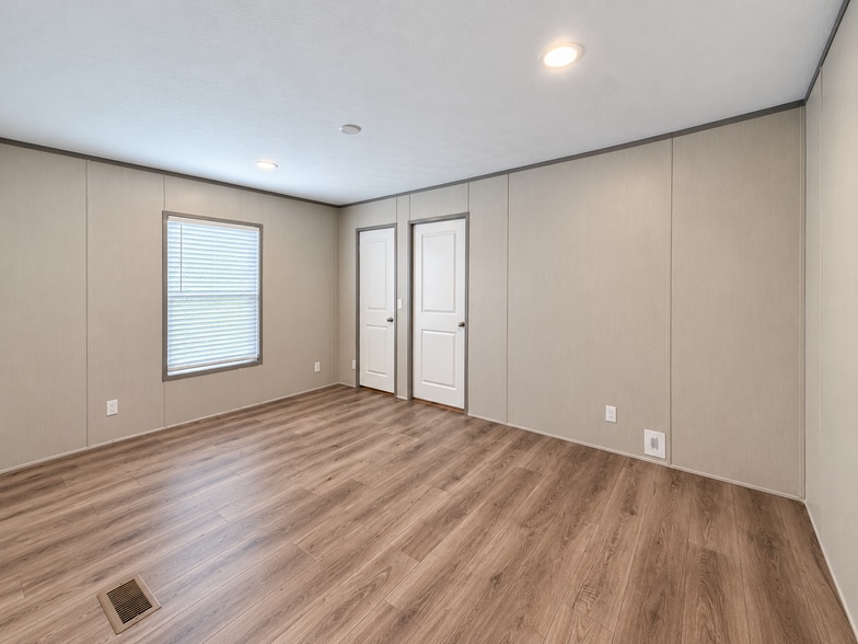 Building Photo - 118 Pine Cone Dr