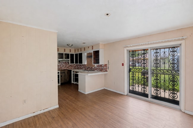 Building Photo - 6513 Abraham Lincoln Dr