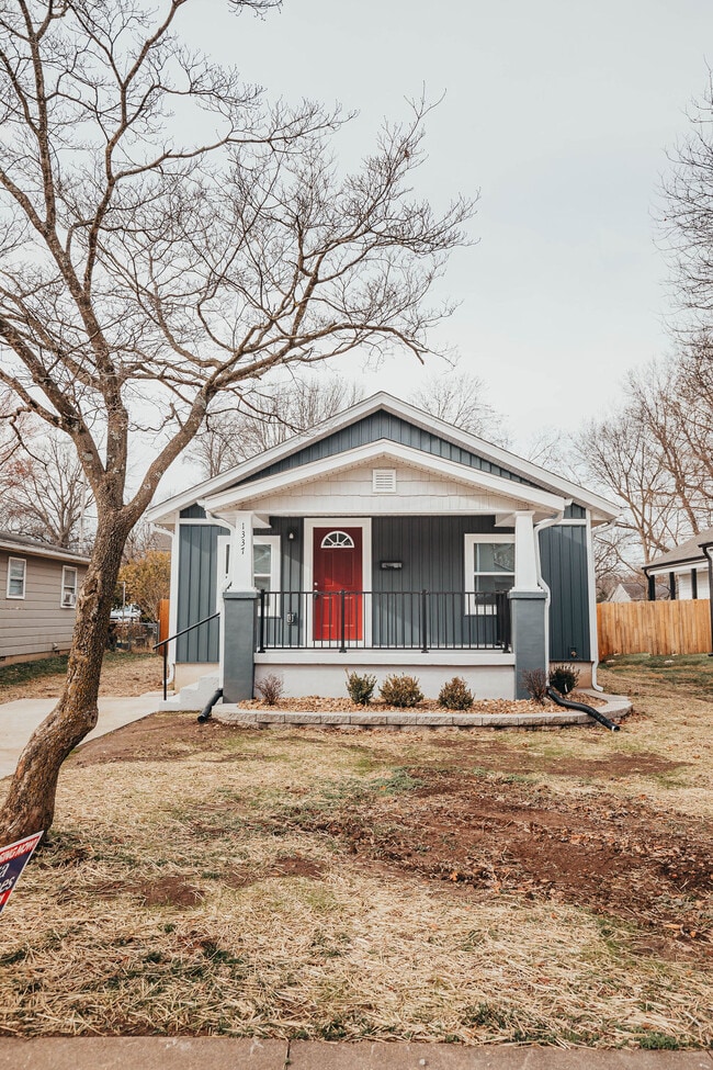 Primary Photo - 1337 S Florence Ave