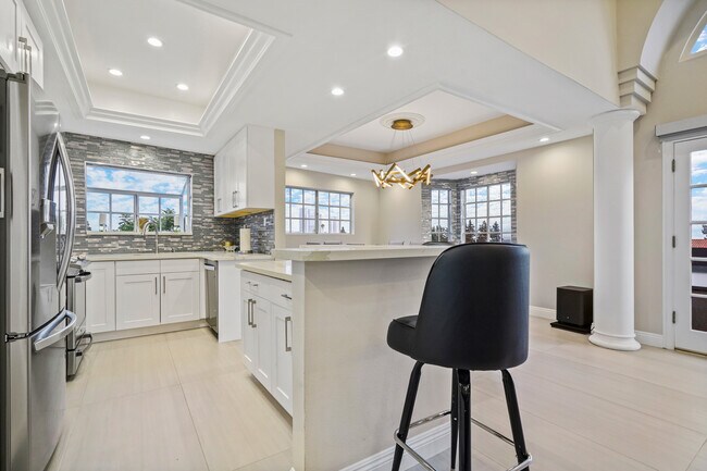 Building Photo - 10627 Ashton Ave