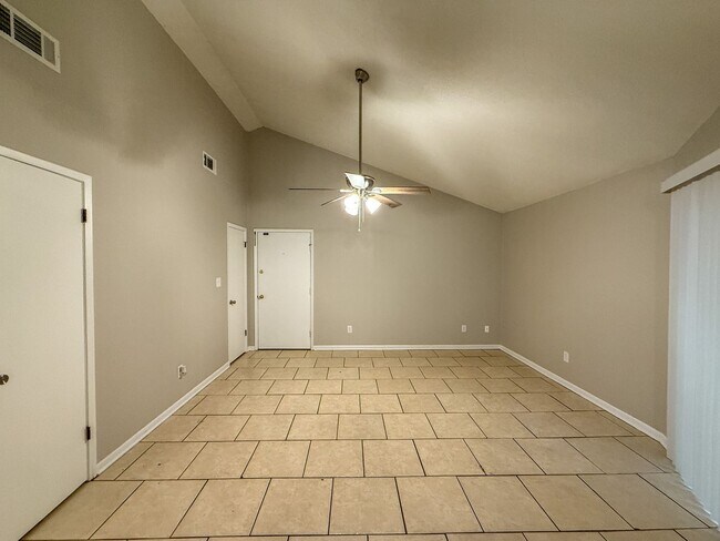 Building Photo - 2 Bedroom 1 Bath Duplex in Pace, FL!