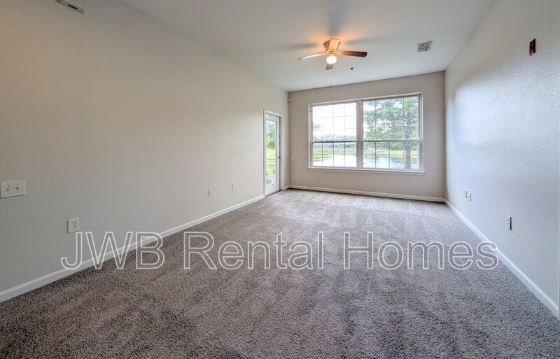 Building Photo - 10550 Baymeadows Rd