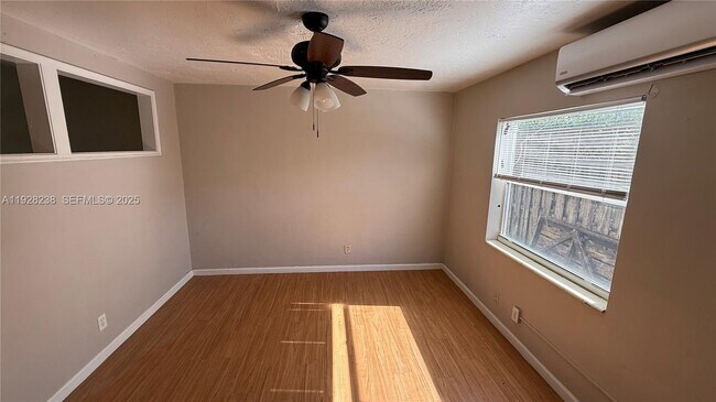 Building Photo - 1310 NE 14th Ave