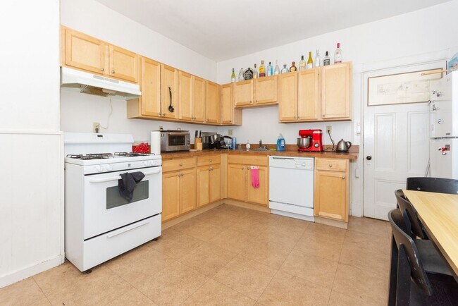 Building Photo - Fantastic 3 bed 1 Bath in Allston
