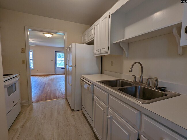 Building Photo - 221 S Pickens St