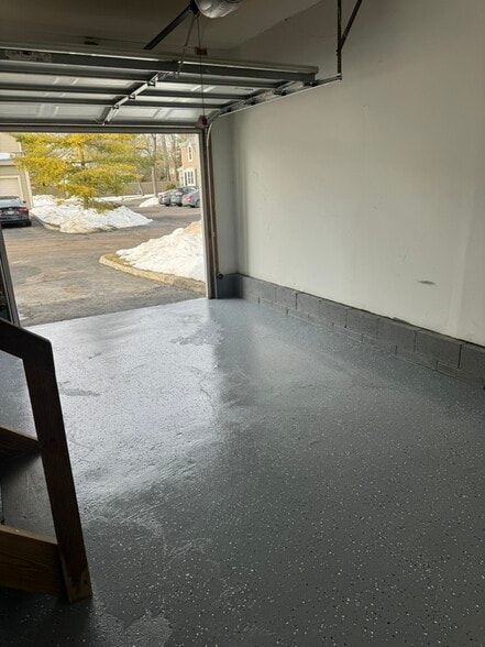 Building Photo - 5161 Singleton Dr