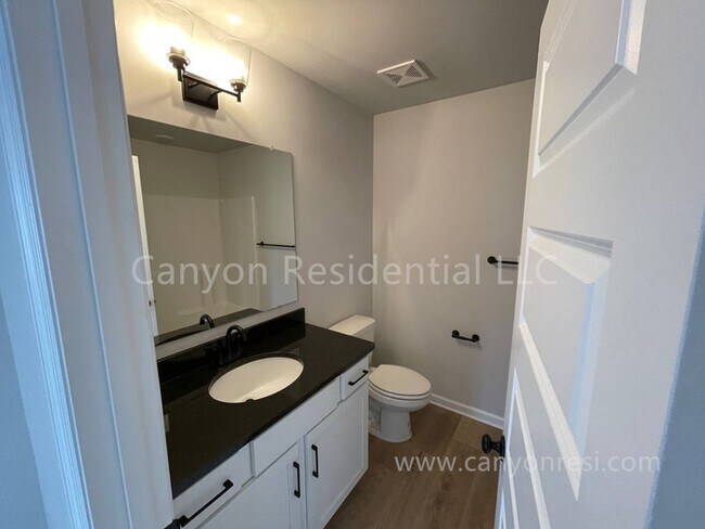 Building Photo - 114 Wilcot Rd