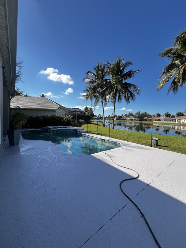 Building Photo - 14120 Reflection Lakes Dr