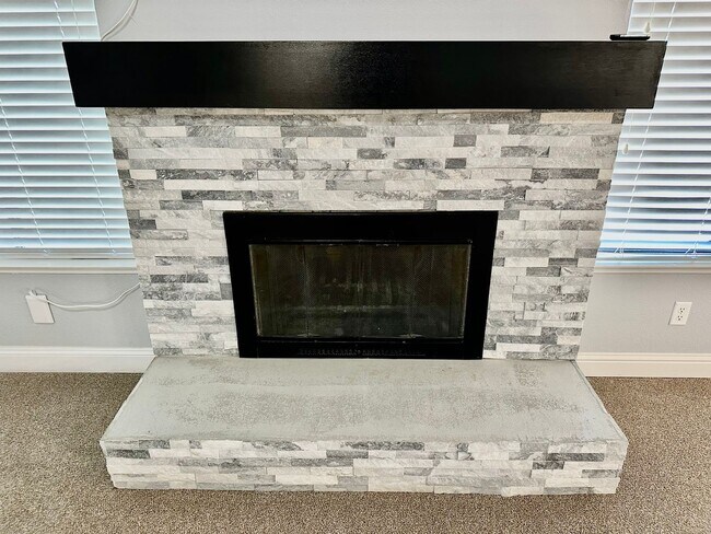 Building Photo - Fully Remodeled 3/2 in Northwest Fresno