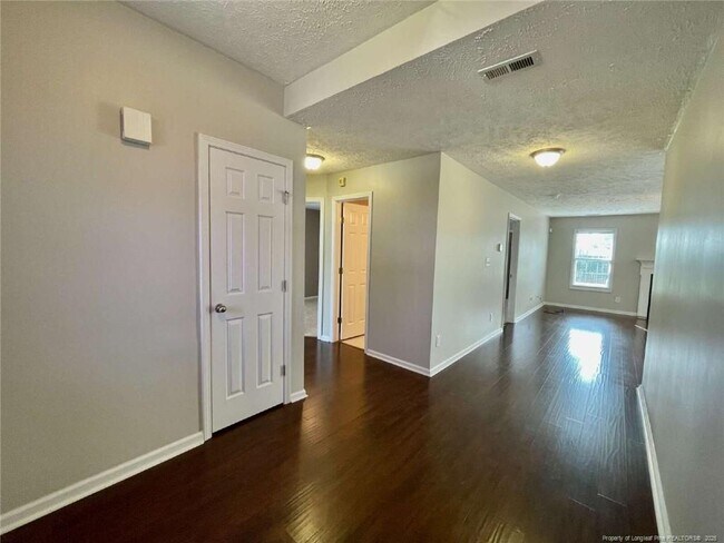 Building Photo - 193 Lochwood Dr