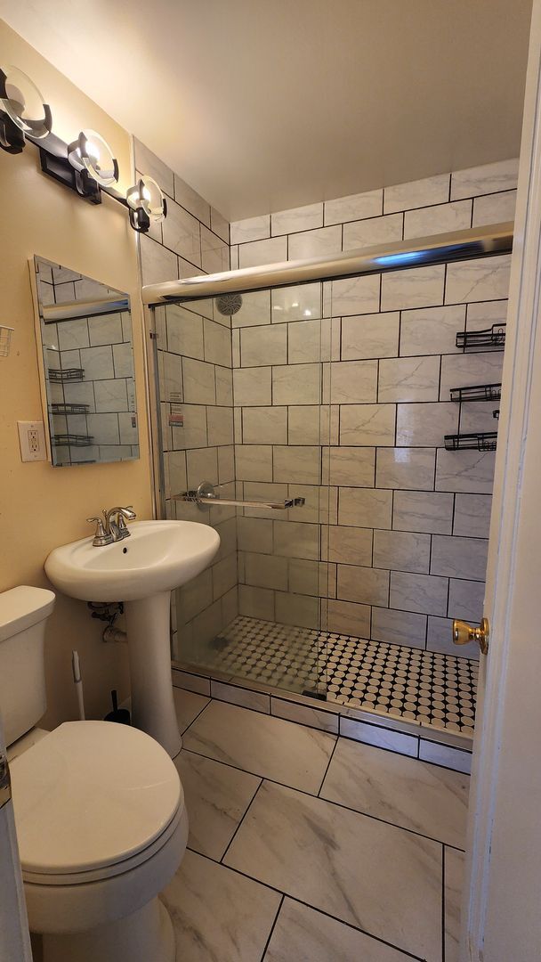 Building Photo - Charming Benson Home