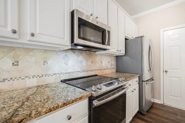Building Photo - 1411 Crimson Creek Dr