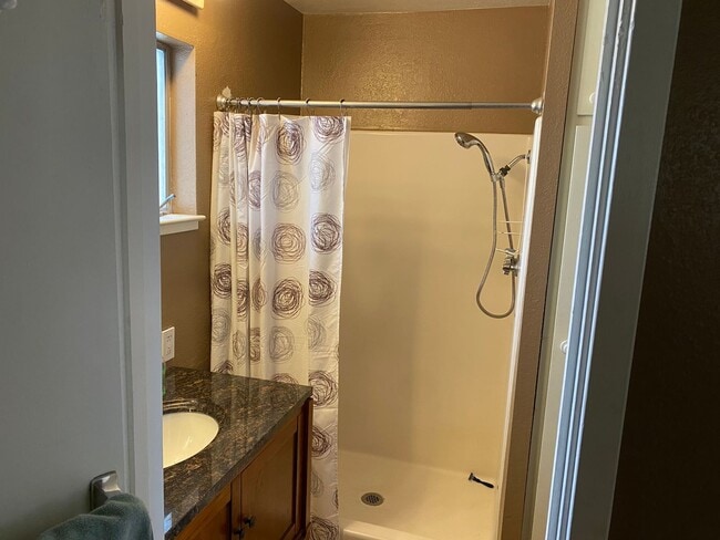 Building Photo - Seasonal Furnished or Long Term rental